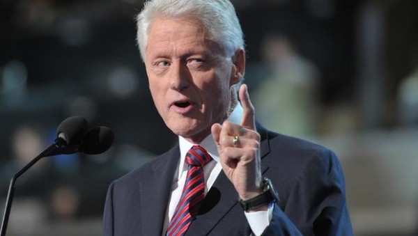 clinton-pointing-151309495