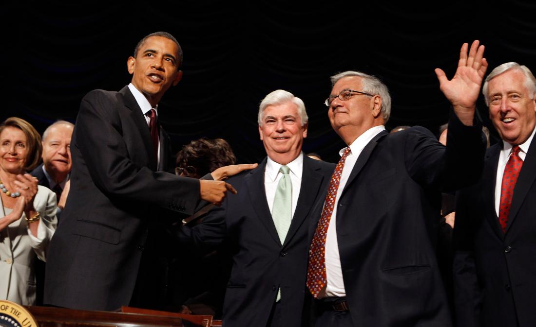 2010 年奧巴馬簽署 Dodd Frank 法案，收緊銀行業規管。　圖片來源：路透社