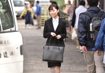 乃木坂 46 的島崎遙香飾演岡田將生的妹妹。