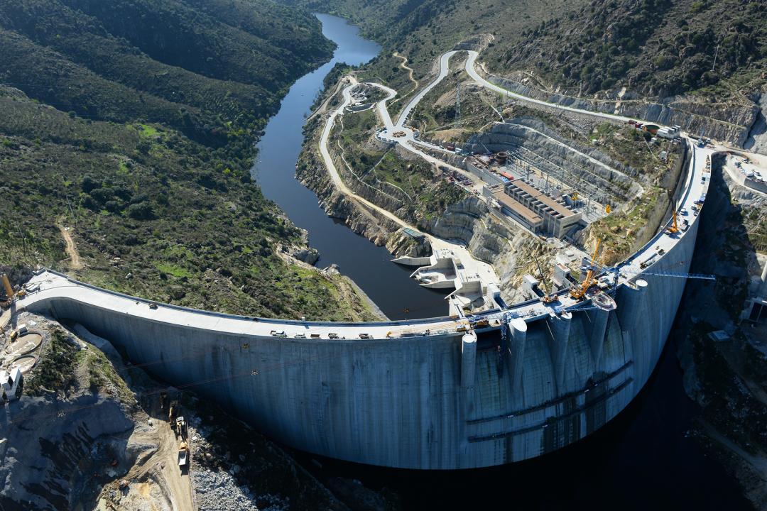 剛於2015 年建成的 Baixo Sabor 水壩，遭環保人士批評破壞當地生態和居民生活。　圖片來源：　afaplan