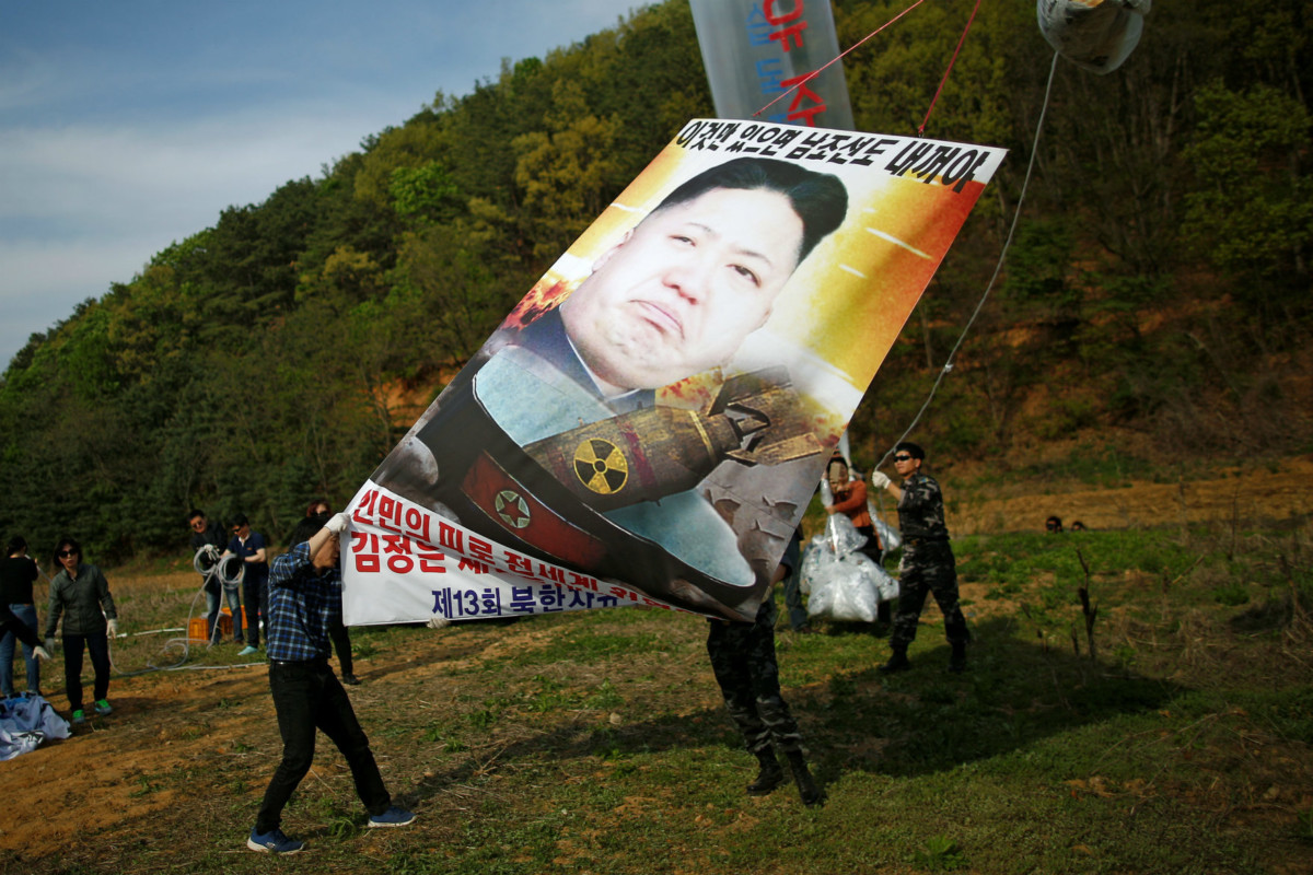 南韓人偷運新聞到北韓，抗議金正恩發展核武。　圖片來源：路透社