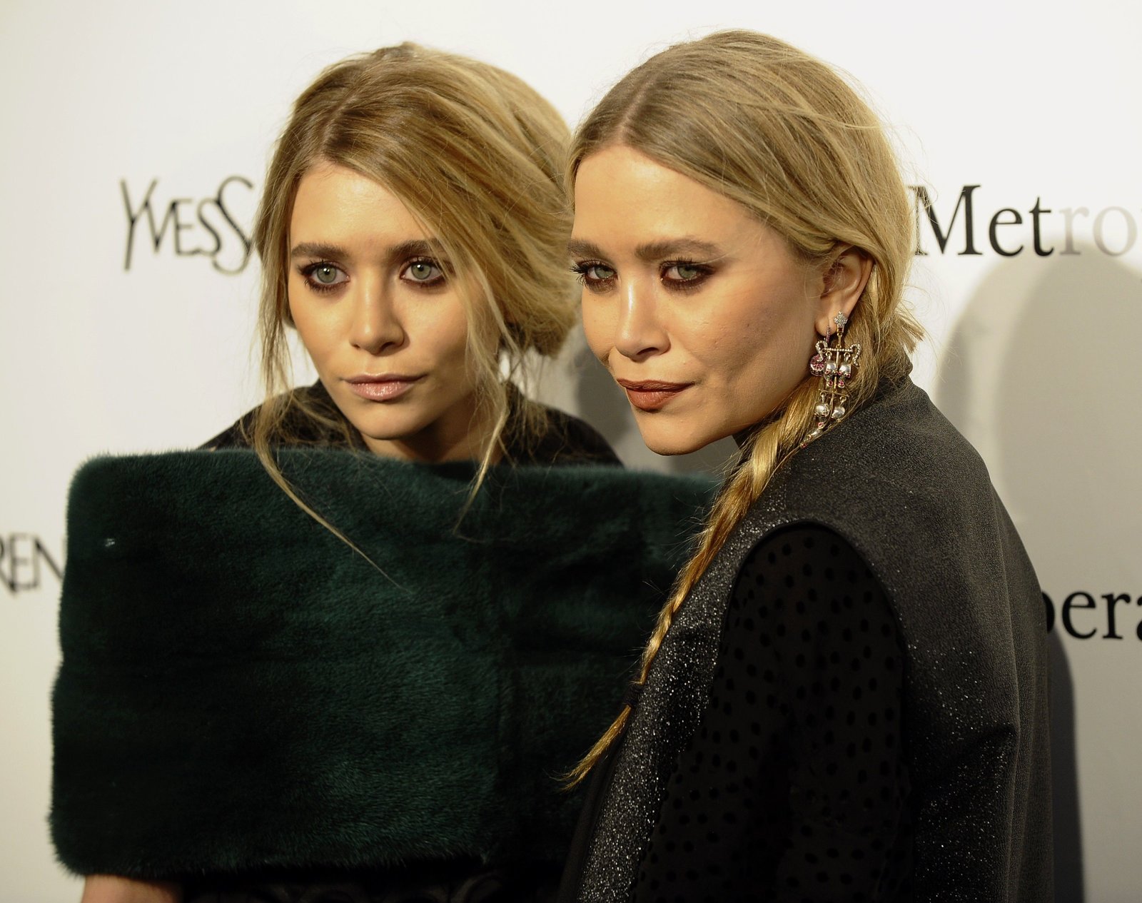 美國知名孖妹名媛 Mary-Kate Olsen(右) 及 Ashley Olsen。圖片來源：路透社 