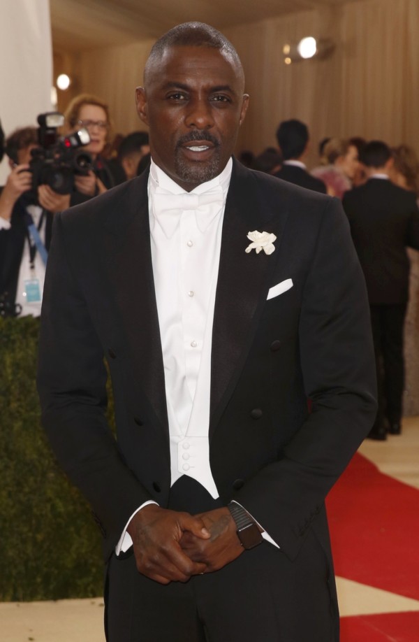 Idris Elba 在裝扮上的唯一科技元素，就只有左手上的 Apple Watch。圖片來源：路透社