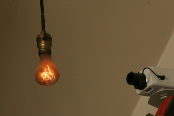 百年燈泡加利福尼亞州Livermore市其一消防局，至 1901 年首次着燈後，至今仍能發光。　圖片來源：wikicommon