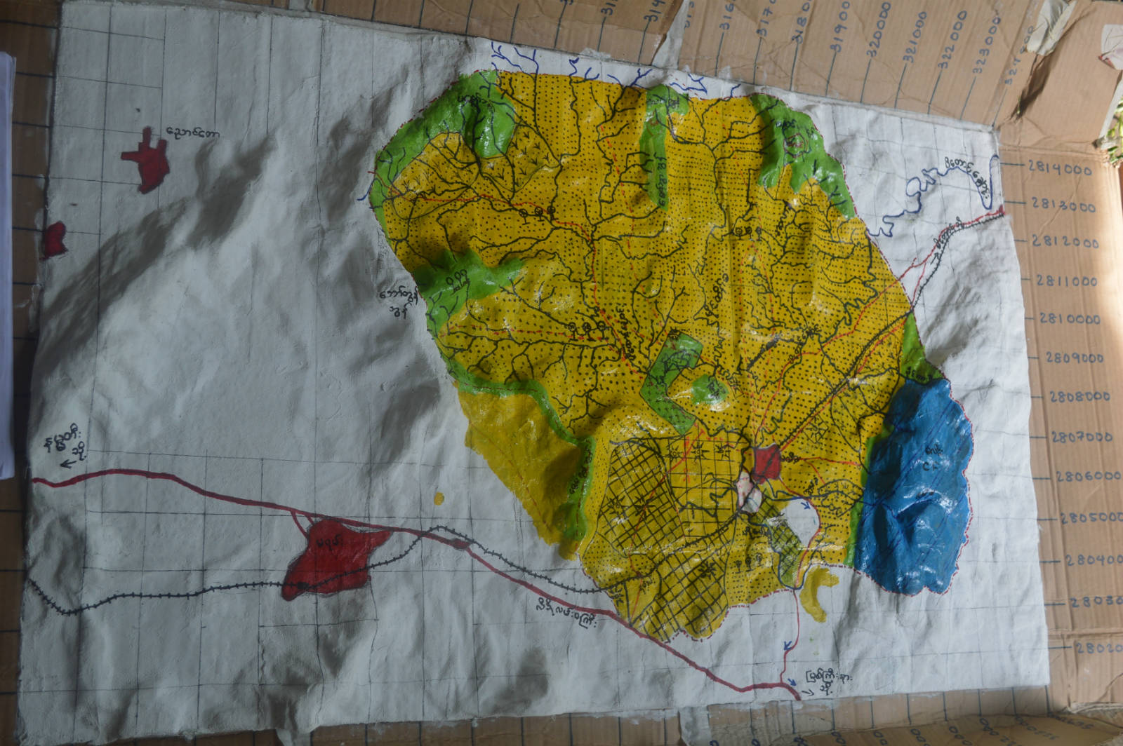 克欽邦的森林用戶小組利用自製的地勢模型，更好地掌握及規劃自己社區的林地使用。