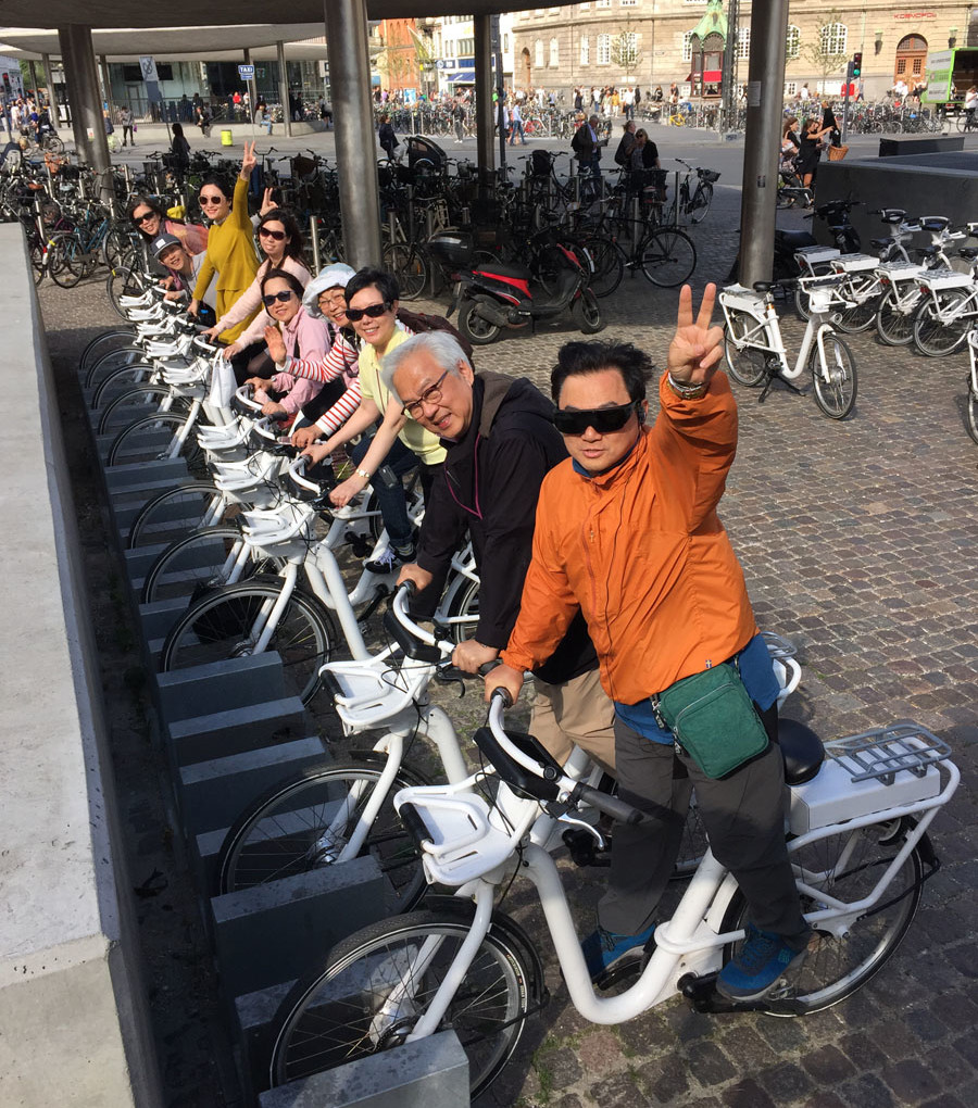 哥本哈根的公共租用單車，已發展到內置電腦系統。輕按螢幕，即可指導路線，又或介紹建築，甚至告知哪兒可以停放單車。