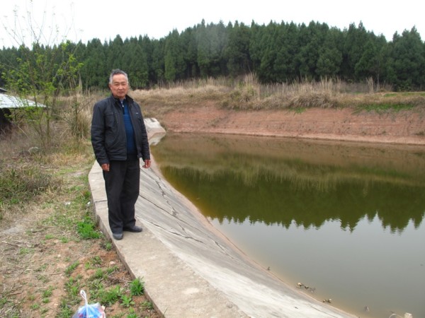救世軍在清泉村附近修建了兩個水塘。