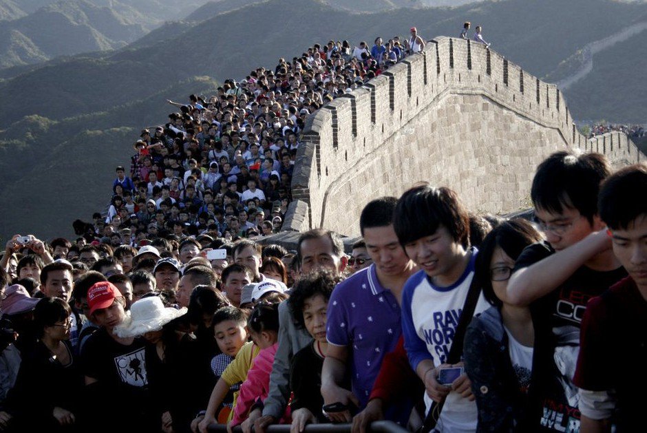 唯一令中國人排隊的方法。　圖片來源：路透社