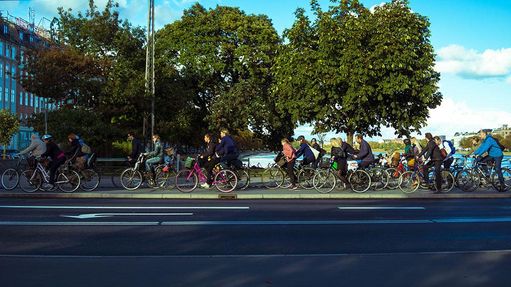 很經典的哥本哈根景緻。在城內騎單車，永遠比駕車方便得多。／圖片來源：VISITCOPENHAGEN 官方網頁