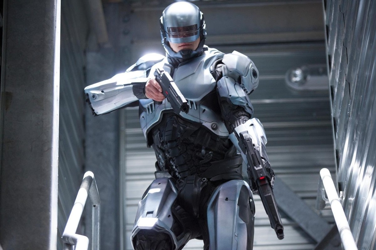 電影「鐵甲威龍」（Robocop）劇照，主角為機器戰警。
