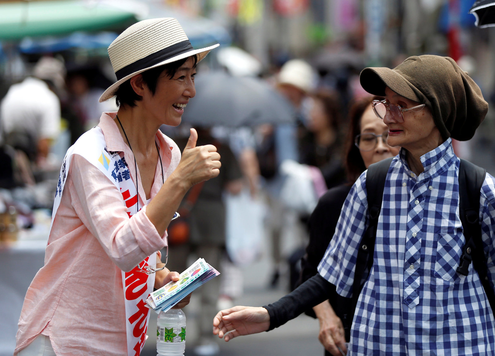 在日本，年長選民人多勢重，亦較積極投票，較受政治家重視，不少年輕人因而心灰意冷，冷待選舉。圖片來源：路透社