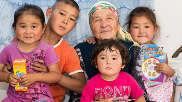 8,600 萬美元分贓計劃幫補了不少哈薩克貧窮兒童生計，包括現金回贈，為 7 萬多名兒童提供教育機會，15 萬名母子受惠於營養補充項目等等。