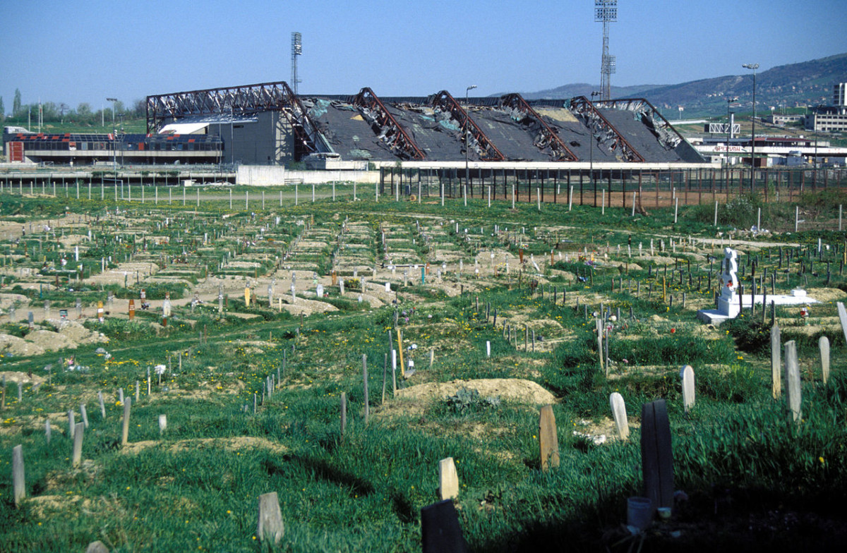 昔日的奧林匹克體育中心，今天變成墳場。圖片來源：Wikimedia