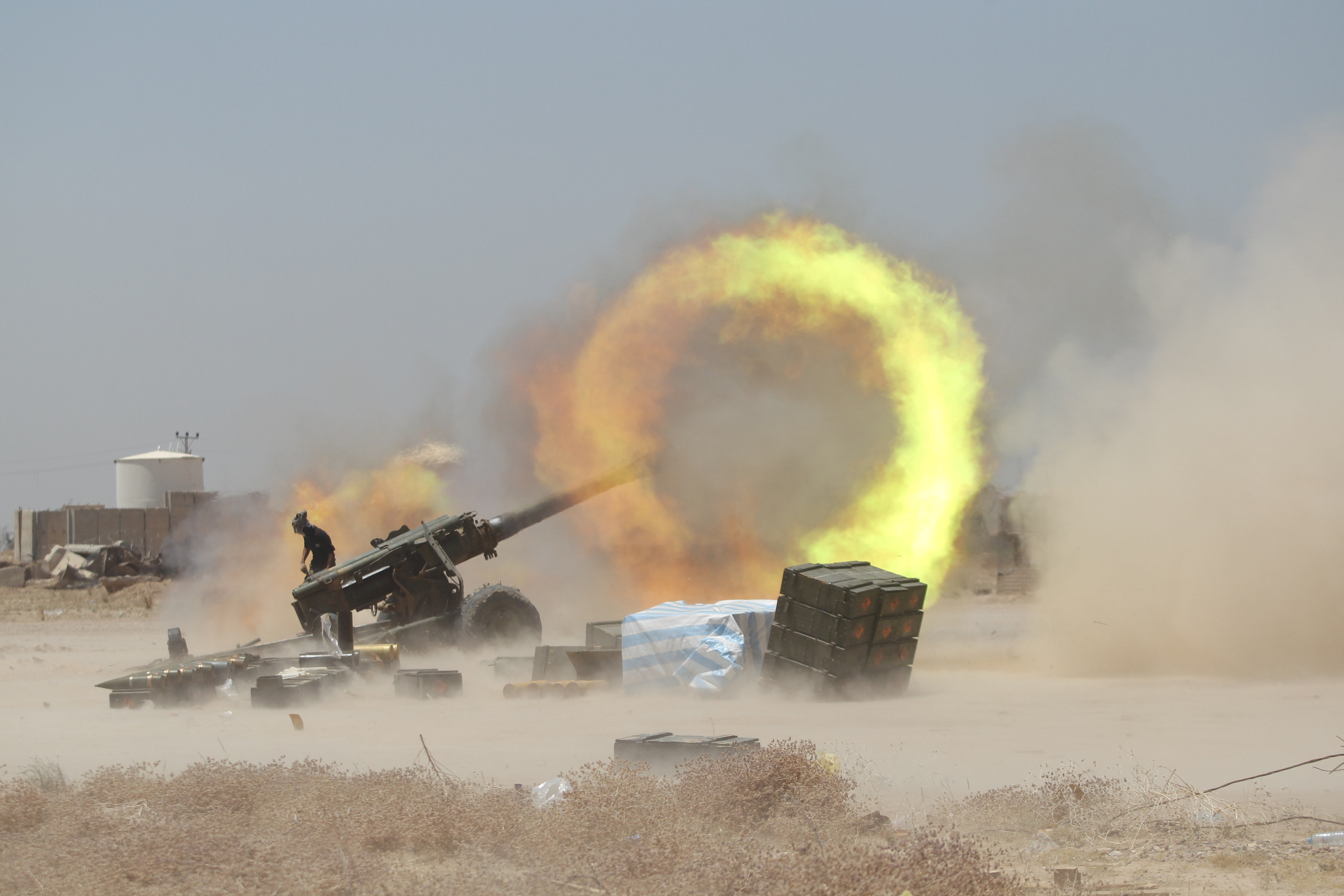 An Iraqi Shi'ite fighter fires artillery during clashes with Islamic State militants near Falluja, Iraq, May 29, 2016. To match Special Report IRAQ-MASSACRES/FALLUJA REUTERS/Staff/File Photo TO MATCH SPECIAL REPORT XXX TPX IMAGES OF THE DAY