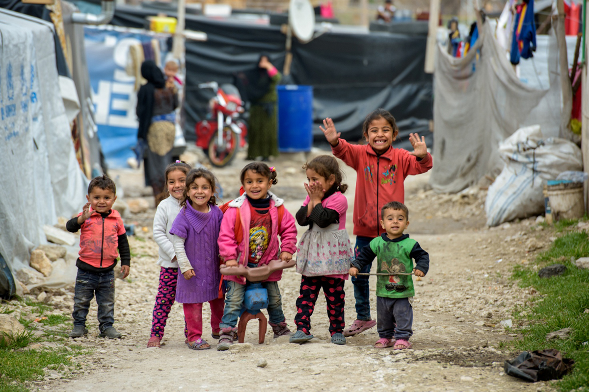 今年在黎巴嫩，Jon Warren 遇見身處當地的敍利亞孩子，臉上都掛著燦爛的笑容。