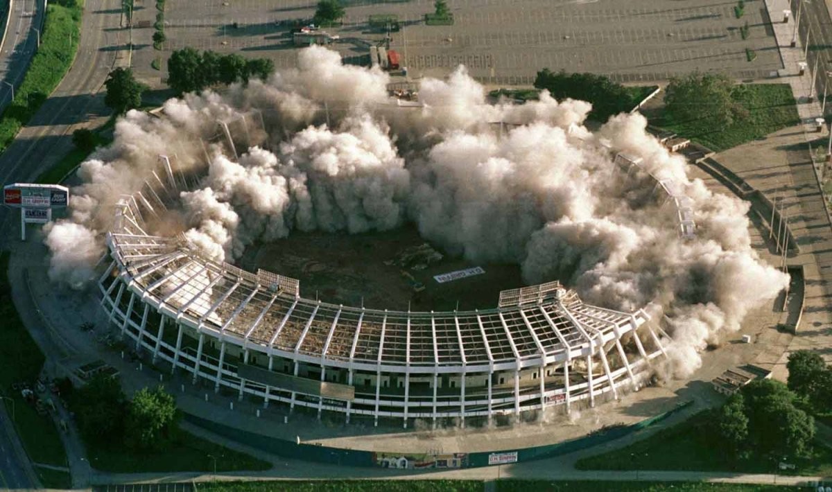棒球比賽場地，亞特蘭大富爾頓縣體育場，於 1997 年爆破拆卸，現為停車場。圖片來源：路透社