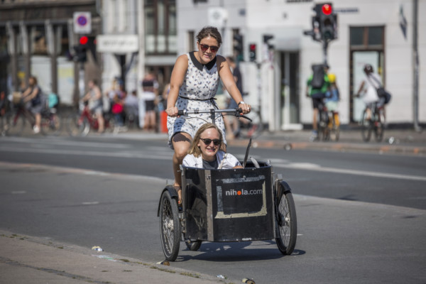 在荷蘭和丹麥，單車已成生活出行的一部分，以單車載貨載人亦是等閒事。　圖片來源：iStock