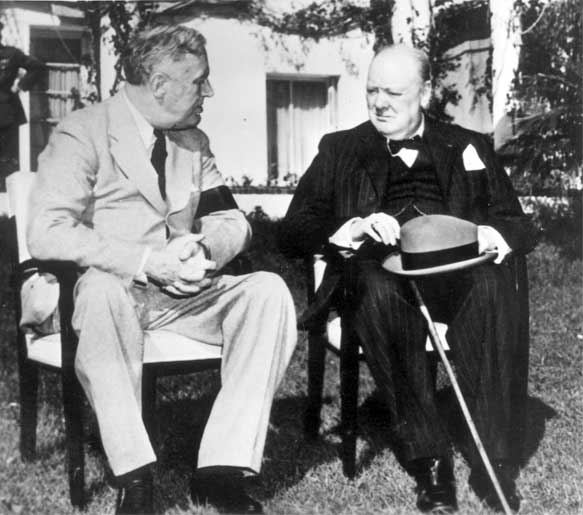 二戰時任美國總統羅斯福及英國首相邱吉爾。圖片來源：yadvashem.org