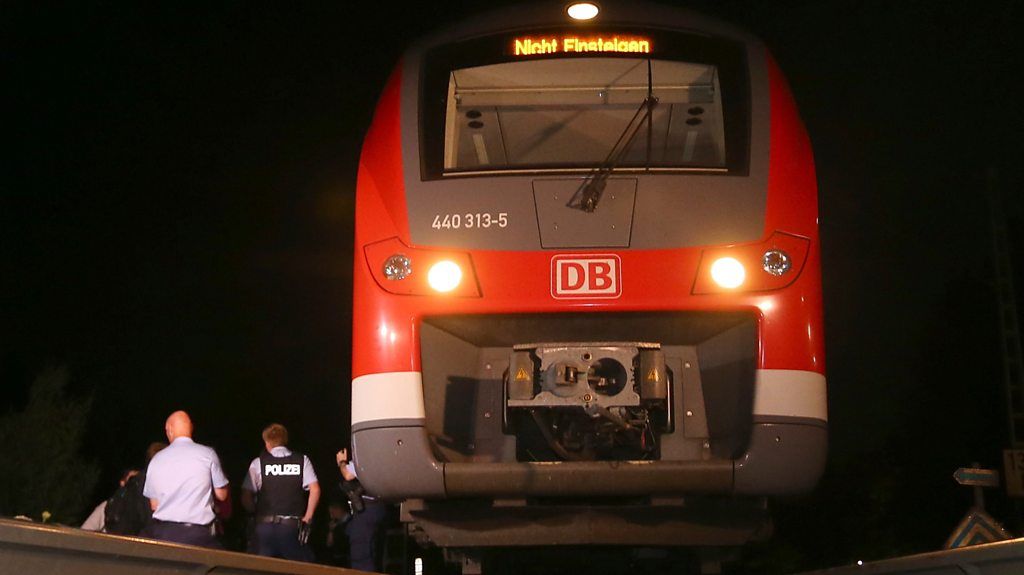 7 月份德國發生一宗火車恐襲，多名乘客包括 4 名港人被斧頭斬傷。　圖片來源：APTN