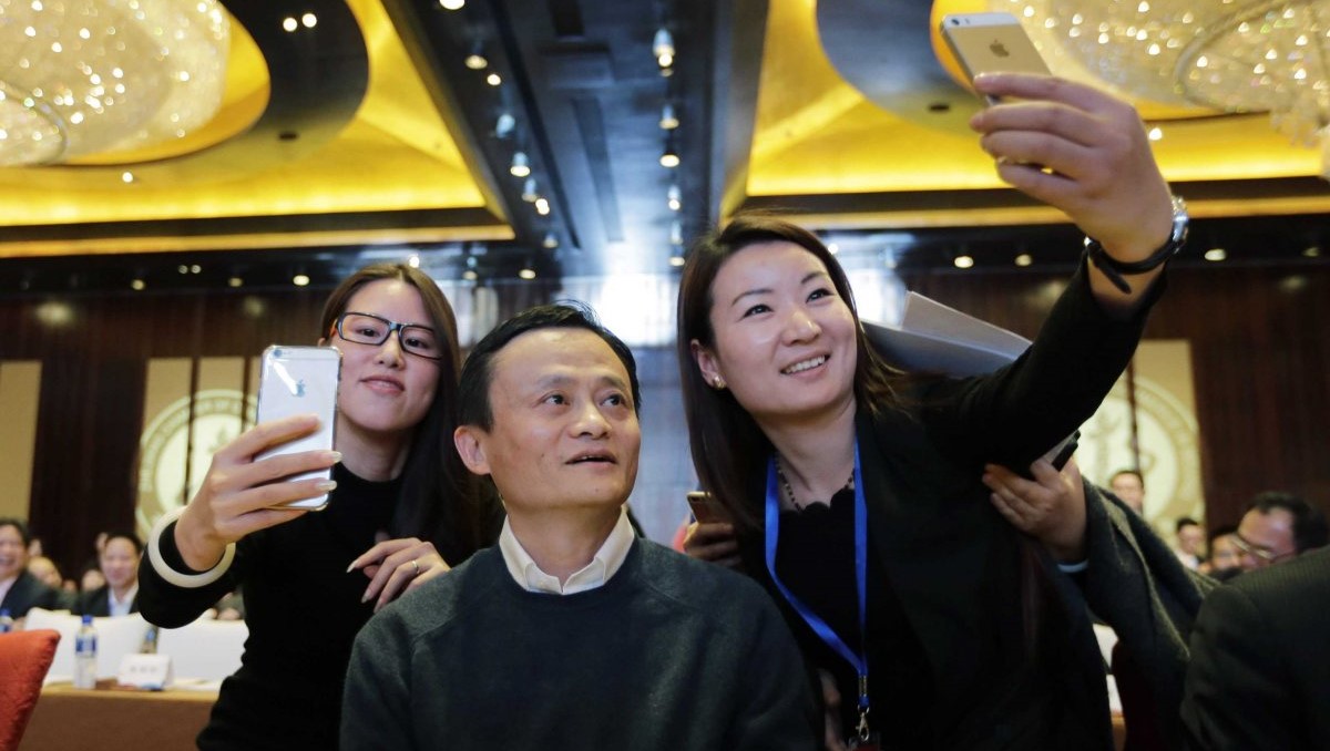 在中國上流社會，用 iPhone 才是王道。圖片來源：路透社