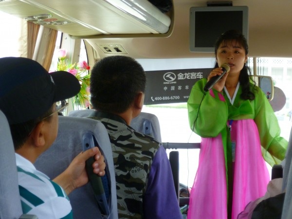北韓團的導遊能操一口流利國語。圖片來源：flickr