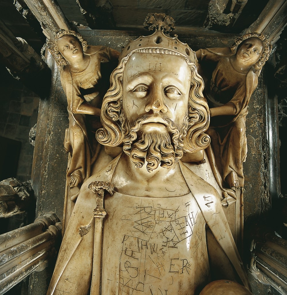 愛德華二世是唯一葬在格羅斯特大教堂的君主。