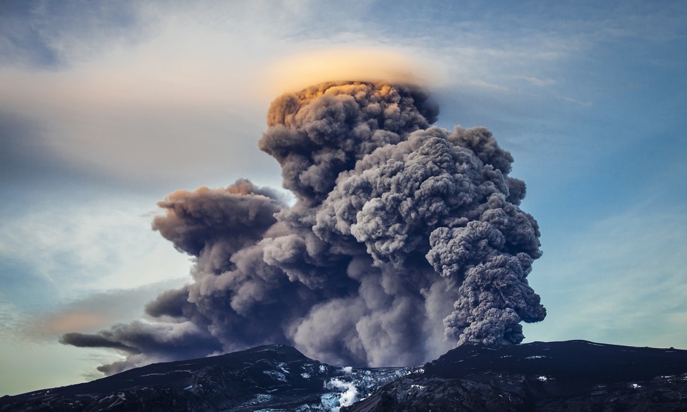 冰島火山爆發有弊有利。