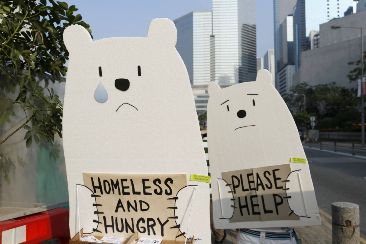 2015 年 11 月 29 日香港氣候大遊行中有示威者扮成北極熊。　圖片來源：路透社
