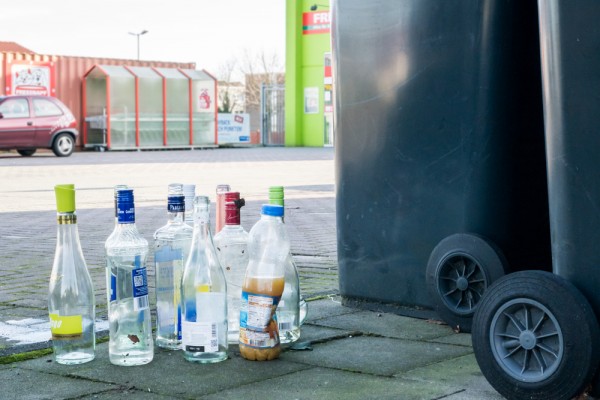 飲品商減少使用可循環再用的瓶樽，亦是垃圾增加的原因。