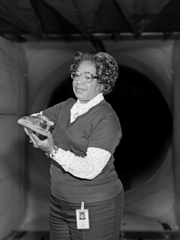 Mary Jackson 在 NASA 工作時的照片。 圖片來源：Wikicommons