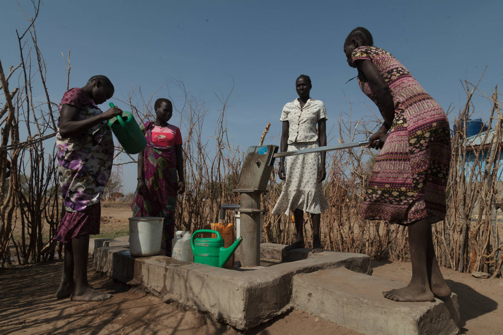 1. 向災民提供應急糧食及清潔食水，如搭建水井供水。（攝影：Bruno Bierrenbach Feder/Oxfam）