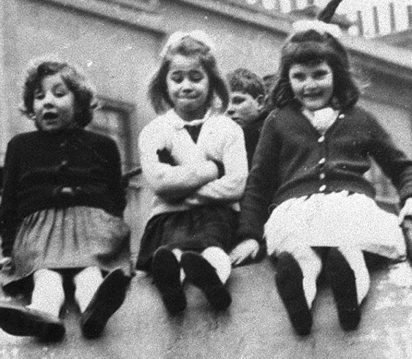 「人生七年」中， Jackie、Lynn 與 Susan 7 歲時，三人為好友。 　圖片來源：ITV