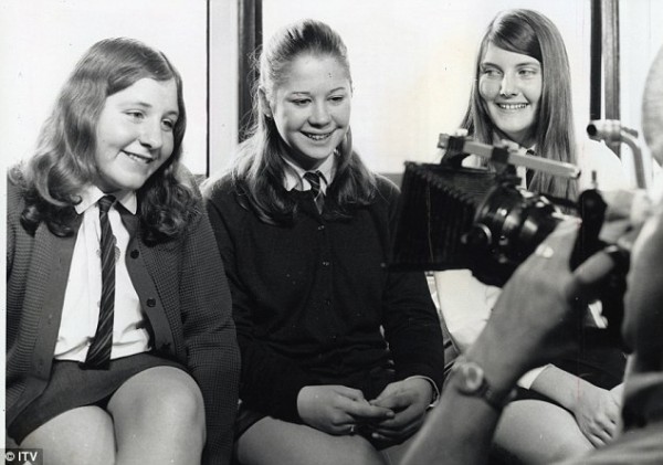 Jackie、Lynn 與 Susan 14 歲。　圖片來源：ITV