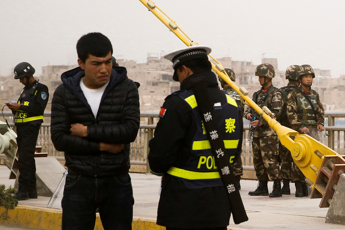 人權組織表示，中國對潛在威脅分子的監控已深入至生物層面，對象包括維吾爾族。　圖片來源：路透社