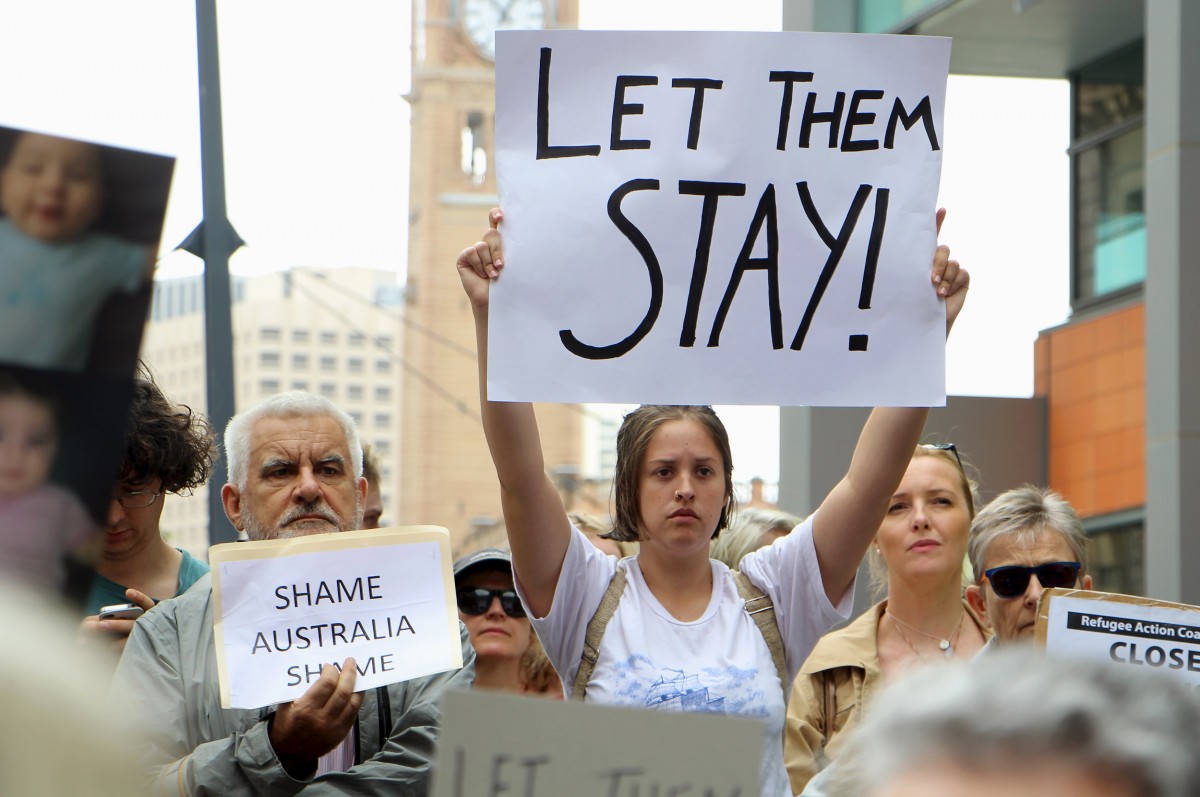 示威者抗議澳洲政府將難民遞解海外難民營。　圖片來源：路透社