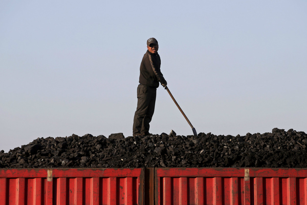 中國意欲裁削「殭屍國企」，單是煉煤及鋼鐵業，未來兩三年便預計多達 600 萬人失業。　圖片來源：路透社