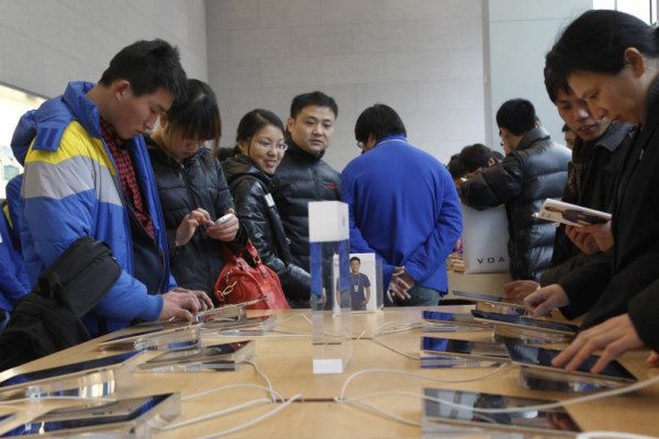 在過去的財政年度，中國消費者就為蘋果進貢多達 590 億美元。圖片來源：路透社