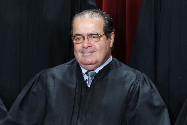 大法官 Antonin Scalia 突然離世後，令最高法院形成保守和自由兩派打平手的局面，容易陷入僅局。