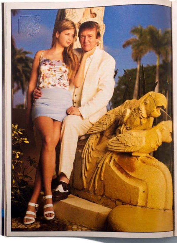 杜林普與當時 15 歲的女兒 Ivanka，在一雙交配鸚鵡雕像旁合照。　圖片來源：Tim Ireland Twitter