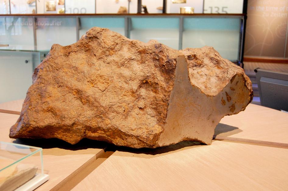 希克蘇魯伯隕石坑起出的岩石遺跡，有助研究隕石衝擊造成的環境影響。　圖片來源：NASA