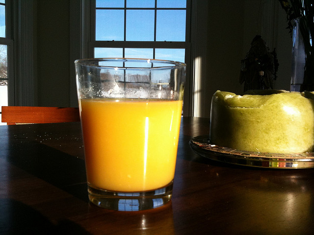橙汁中的是幫助大腦運作的更好的原素 