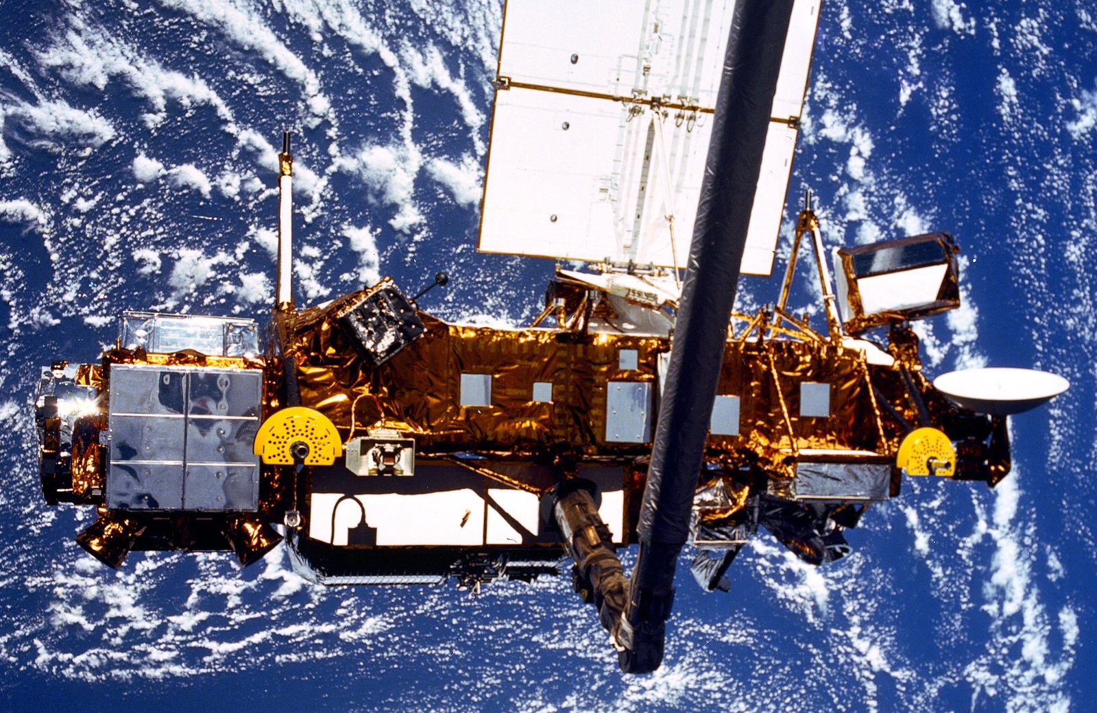 美國太空總署的「上層大氣研究衛星」（UARS）是最近一次不受控墜落的衛星。 圖片來源：美國太空總署
