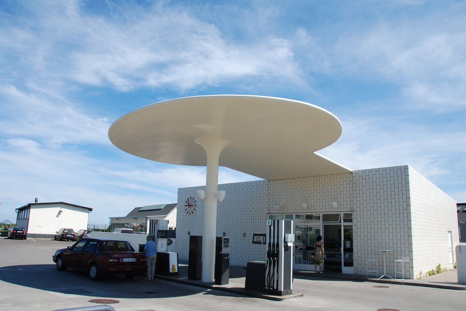 Bellavista 以南的油站，又有「蘑菇」之稱。圖片來源：wikipedia