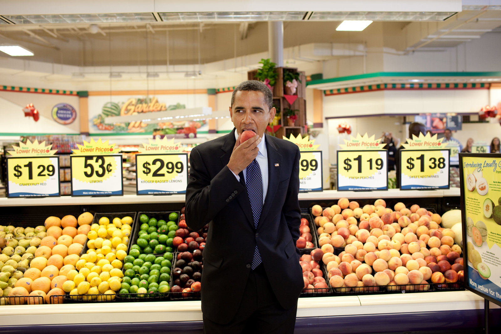 奧巴馬積極推廣健康飲食，繼任的杜林普卻最愛快餐。過去的 8 年功夫，可能一朝告終。圖片來源：白宮