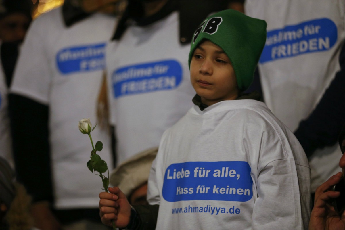 一名悼念柏林恐襲死難者的難民兒童。　圖片來源：路透社