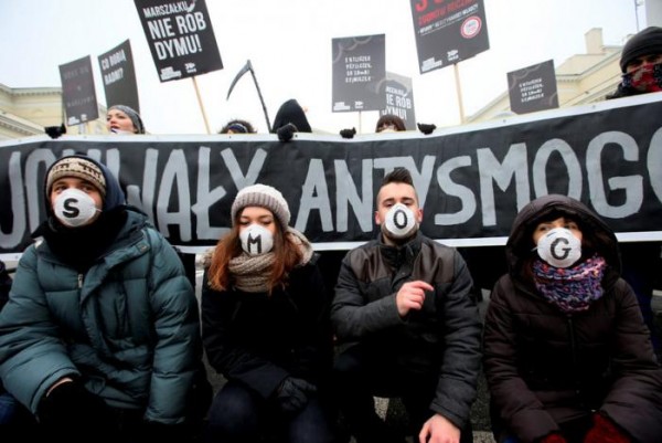 波蘭上月有民眾示威，要求政府處理空氣污染問題。　圖片來源：路透社