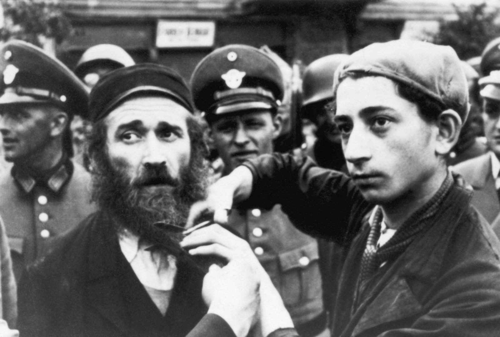 Пленный еврей. Еврейские нацисты. Еврейские солдаты второй мировой.